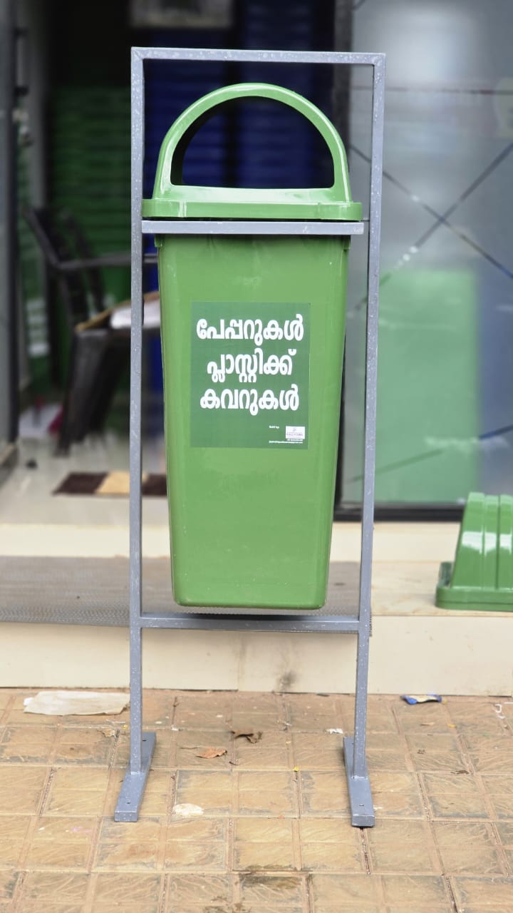 outdoor single bin with pole